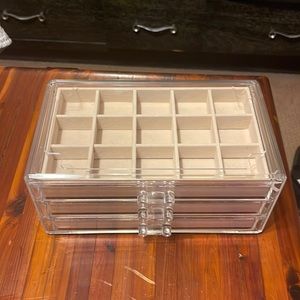 Acrylic jewelry organizer